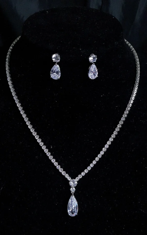 Elegant Crystal Necklace and Earring Set with Pear-Shaped Drop Necklace - Image 2