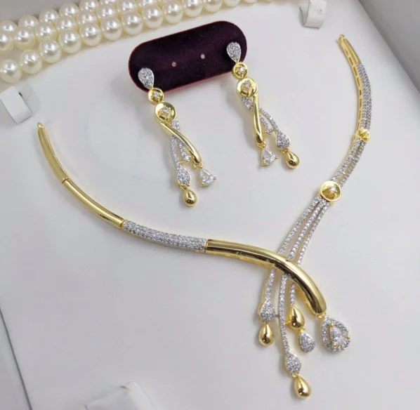 Elegant Gold and Diamond Pendant Necklace | Tulua Jewels - Image 2